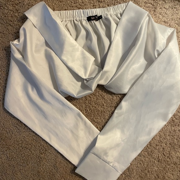 MICAS: Off The Shoulder Twist Crop Blouse - Picture 4 of 4